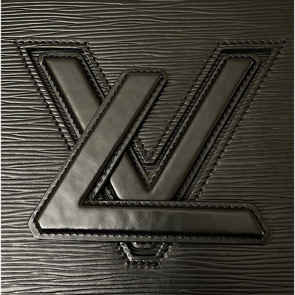 AUTHENTIC Louis Vuitton Trapeze Epi GM Clutch 🖤🖤